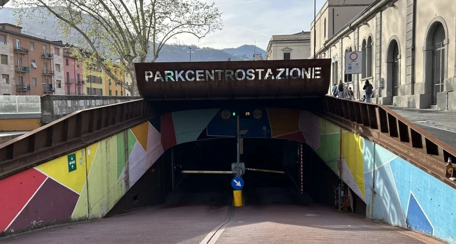 La Spezia Centrale Station car parking entry