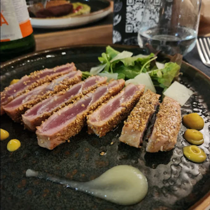 Tuna carpaccio at Fara Bistrot