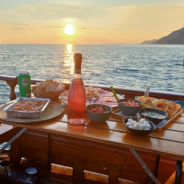 La Spezia Sunset Cruise with Aperitivo and Dinner