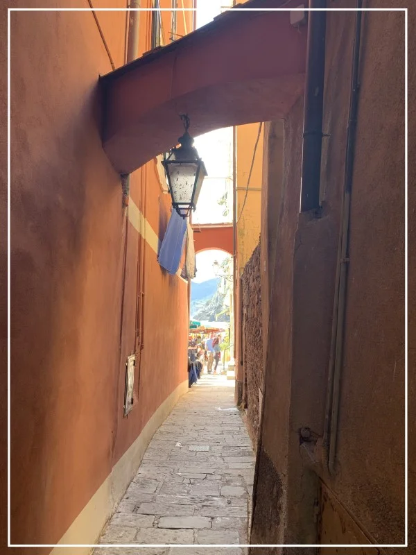 Vernazza - laneway to main piazza