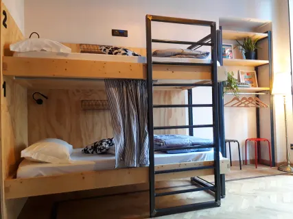 5 Terre Backpackers City typical dorm room