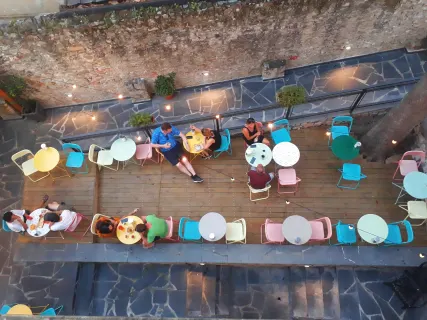 5 Terre Backpackers City communal space