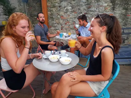 5 Terre Backpackers City breakfast included