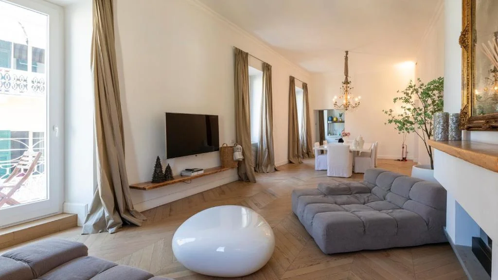 Chiodo Luxury 14 dining and loungeroom