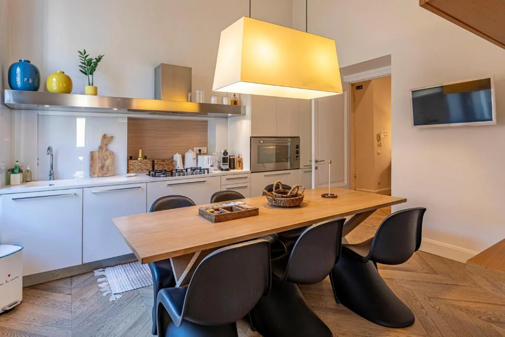 Chiodo Luxury 14 eat in kitchen