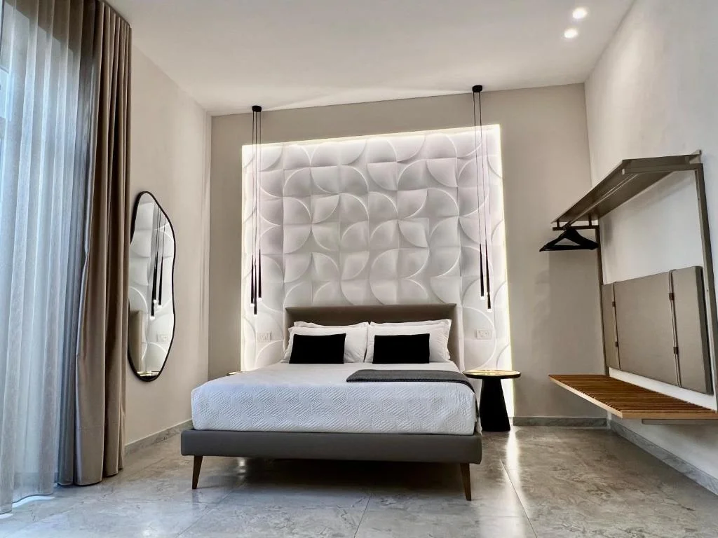 Elegant Rooms La Spezia example room 1