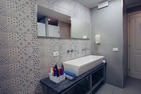 Grand Hostel Manin bathroom