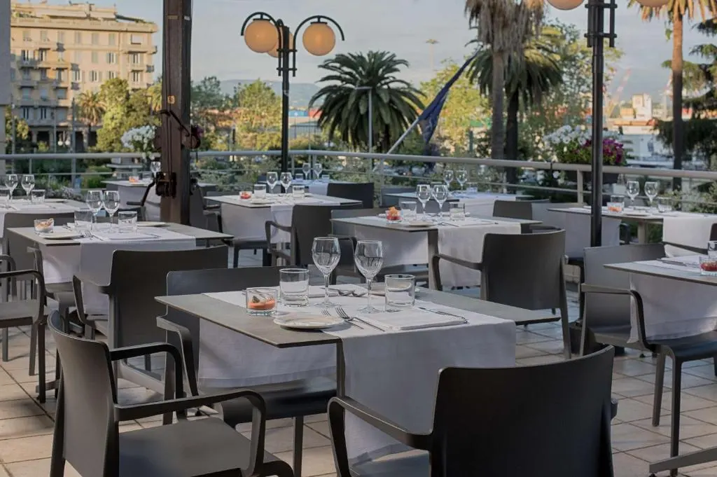 NH La Spezia outdoor dining