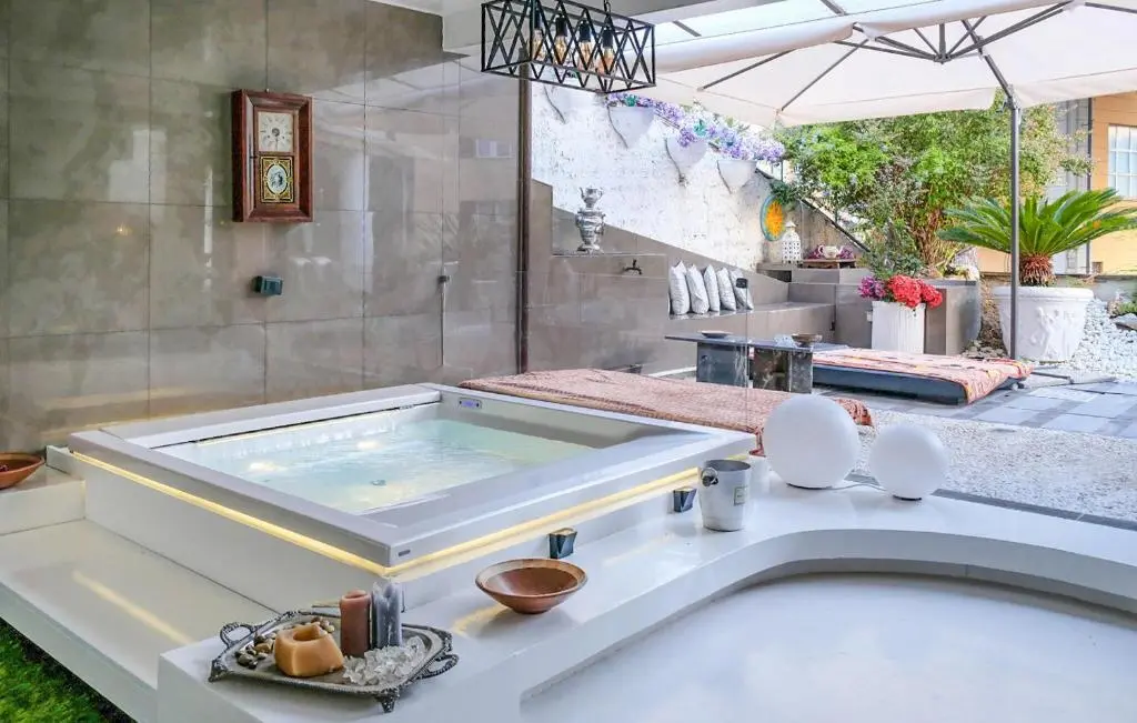 Lovely Apartment hot tub