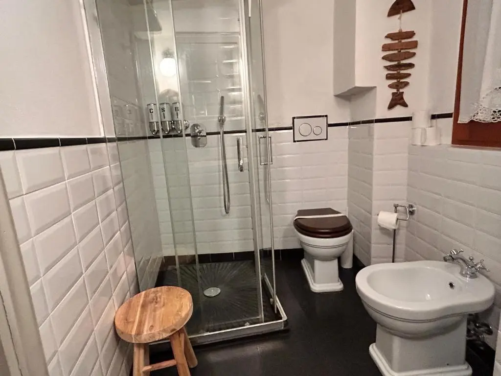 Compagnia del mare bathroom