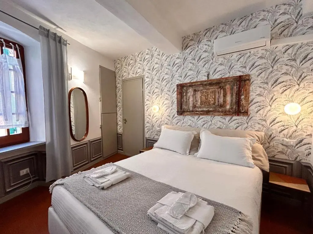 Compagnia del mare bedroom