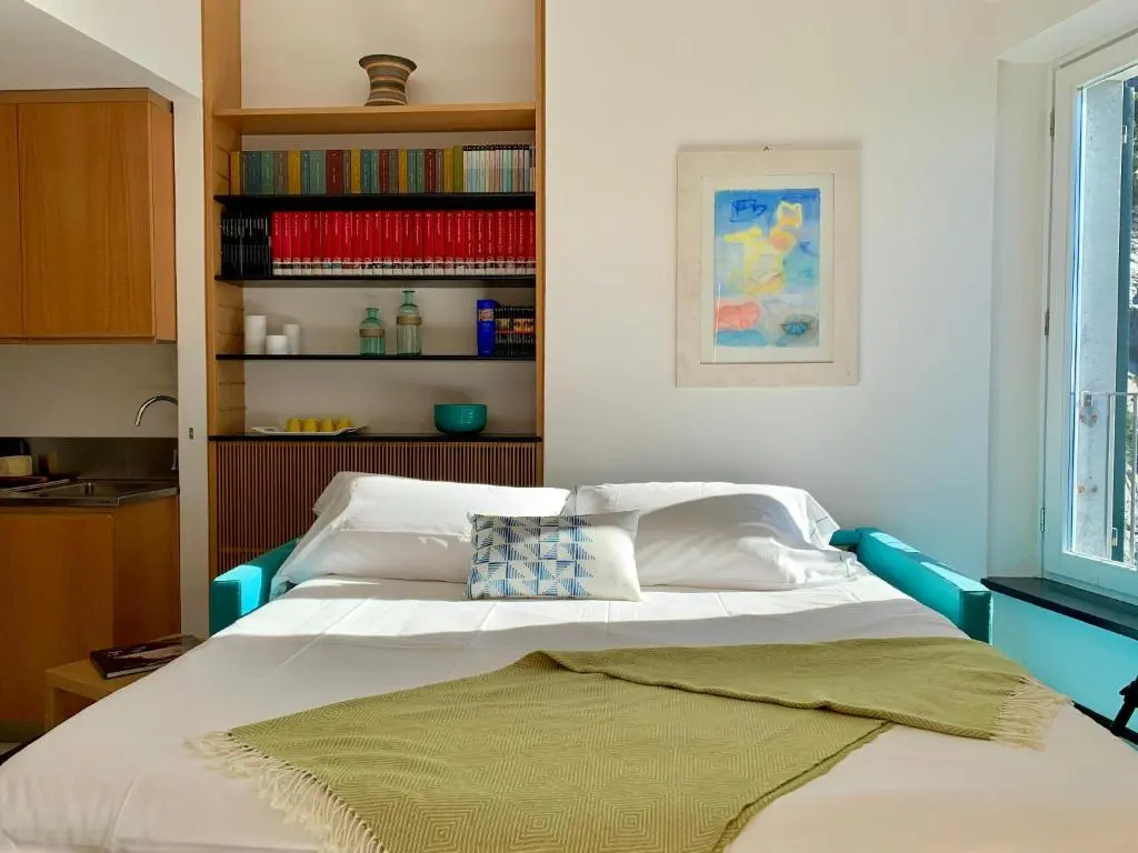 Il Ciasso Romantic Seafront Escape bedroom