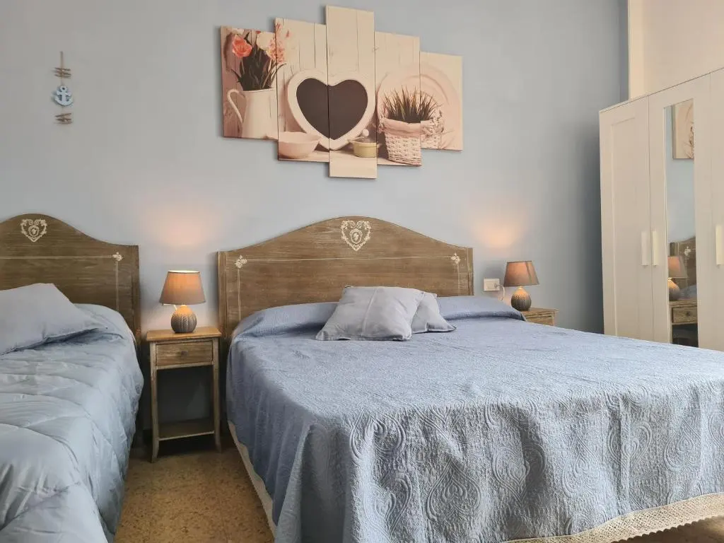 Pippo a Vernazza Rooms bedrooms