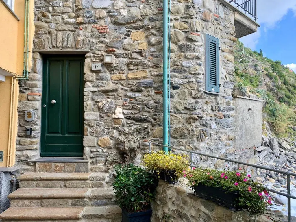 Il Ciasso Romantic Seafront Escape entry